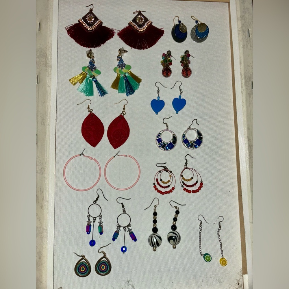 Lot of 18 earrings